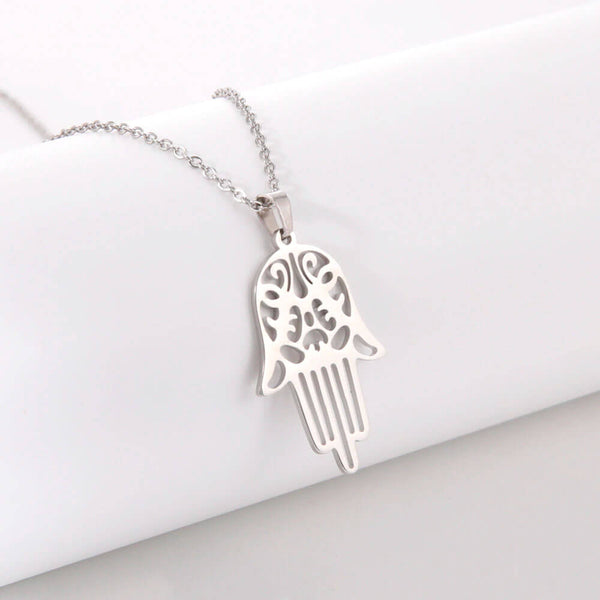 Collier avec la main de fatma métal doré martelé
